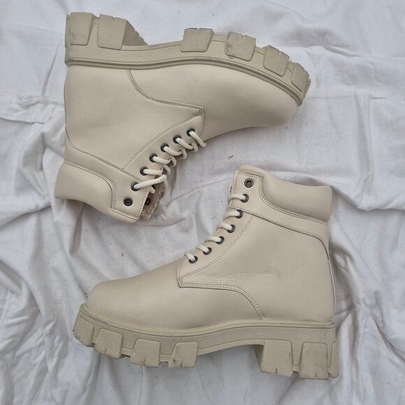 NEW Wild Diva Lace Up Lug-Sole Chunky Block Heel Combat Ankle Boots size 8 - Picture 3 of 5